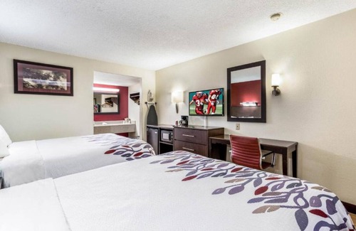 Allison Hotel | Affordable Unit for Budget Travelers Near Rex Museum - Free Parking