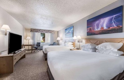Palm Valley Hotel | Affordable Unit Near State Farm Stadium! Pool, Free Parking and Breakfast!