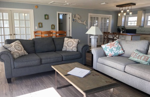 East End House | Affordable 2 bed, 1.5 bath Beach view home. Pet friendly, fenced back yard.