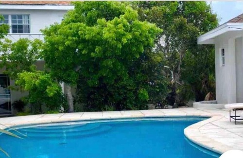Venetian Road Settlement Apartment | Affordable waterfront 1 bedroom apartment
