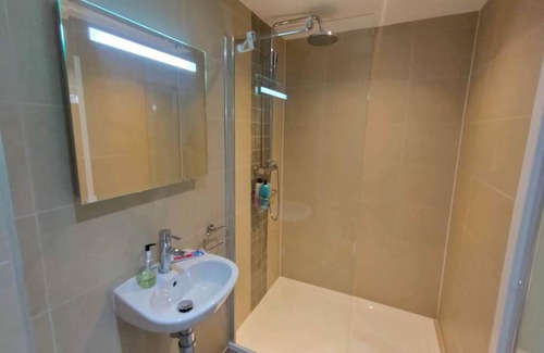 Manchester City Centre Apartment | Afordable Budget Accommodation Studio with NO WIFI