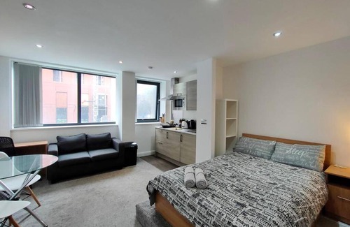 Manchester City Centre Apartment | Afordable Budget Accommodation Studio with NO WIFI