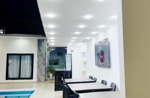 Kerr Serign Hotel | Afra Suites