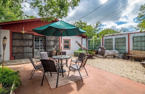 Comfort House | African-Themed Retreat: Kooyah