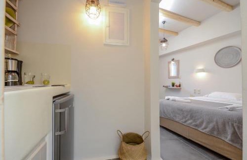 Schinoussa Town Apartment | Africanis Suites