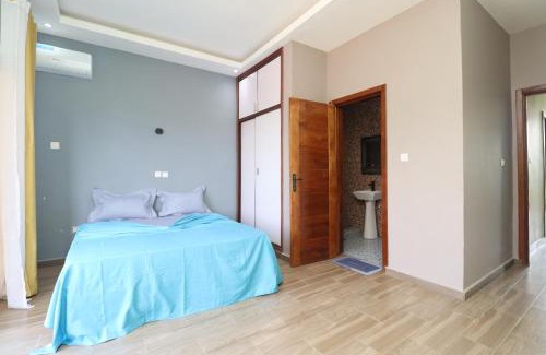 Kribi Apartment | AfriqPnB RF2 Chambre Mvog Ekoussou avec Piscine