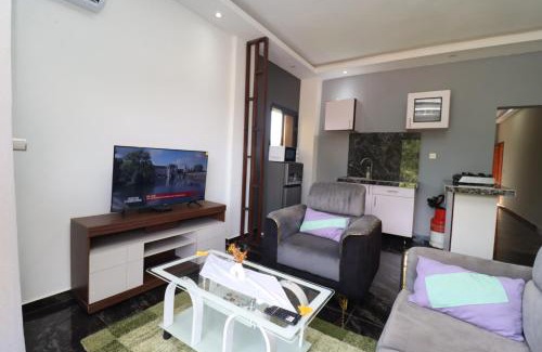 Kribi Apartment | AfriqPnB RF2 Studio Emombo avec Piscine