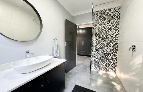 Pretoria House | Afrique134 Baobab Tree Private Family Garden Suite