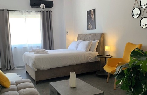 Psirri Apartment | Afrodite apartment by VPNnn