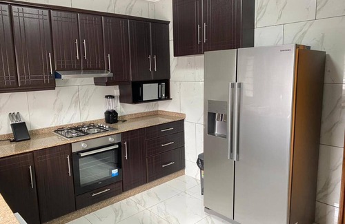 Freetown House | After 5 Apartment 1- 3 Spacious En-suite Bedrooms