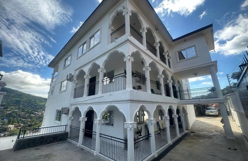 Freetown House | After 5 Apartment 1- 3 Spacious En-suite Bedrooms