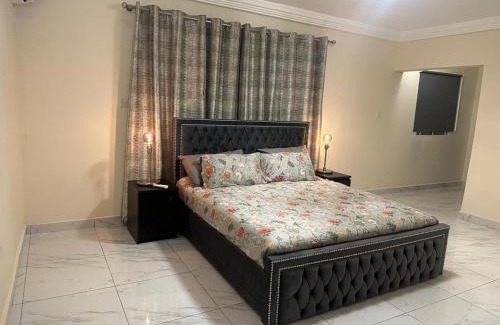 Freetown Apartment | After 5 Apartment 2 3 spacious en-suite bedrooms