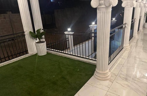 Freetown Apartment | After 5 Apartment 2, 3 Spacious En-suite Bedrooms