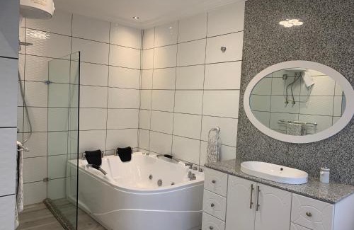 Freetown Apartment | After 5 Apartment 3 2 spacious en-suite bedrooms