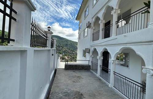 Freetown Apartment | After 5 Apartment 3, 2 Spacious En-suite Bedrooms