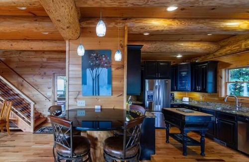 Bryson City Cabin | Afternoon Delight- W/Starlink!