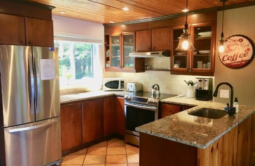 Wentworth-Nord Ski Chalet | AFTICA Luxury Lakefront Cottage: Private Beach, Great view, 5 min to Store/SAQ