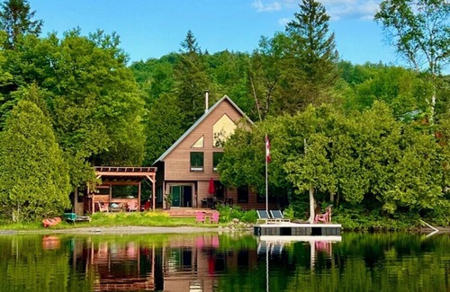 Wentworth-Nord Ski Chalet | AFTICA Luxury Lakefront Cottage: Private Beach, Great view, 5 min to Store/SAQ