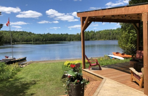 Wentworth-Nord Ski Chalet | AFTICA Luxury Lakefront Cottage: Private Beach, Great view, 5 min to Store/SAQ