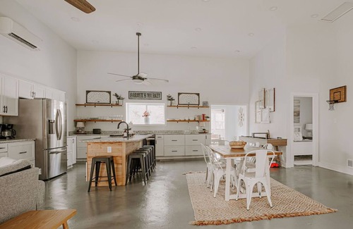 Afton House | Afton Clubhouse: Central to Wineries + Hot Tub