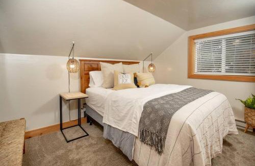 Afton House | Afton Farmhouse with Mountain Views
