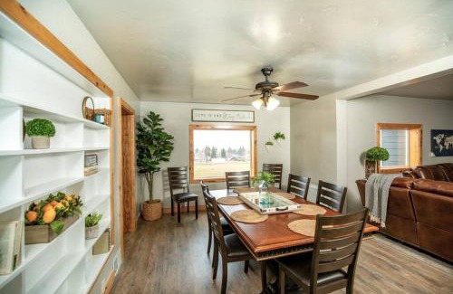 Afton House | Afton Farmhouse with Mountain Views