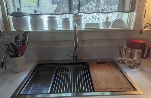 Montrose House | AG House for Sport Recreaters, Walker/Wheelchair ♿, Pets, Work/Write Remotely.