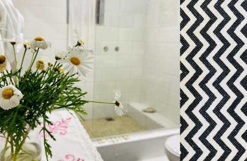 Elgin House | Agapanthus garden cottage