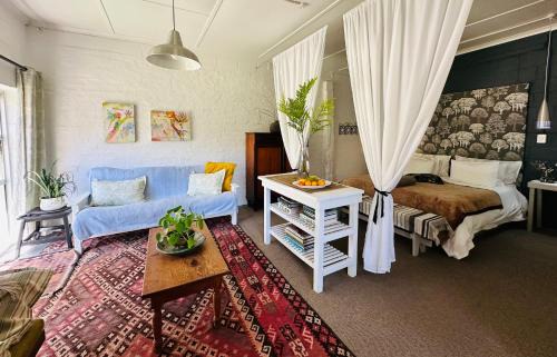Elgin House | Agapanthus garden cottage