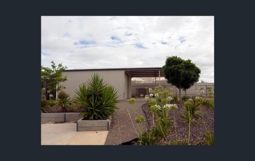 North Beach House | Agape Holiday Home with Pool table ,NBN Internet