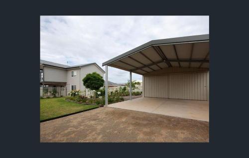 North Beach House | Agape Holiday Home with Pool table ,NBN Internet