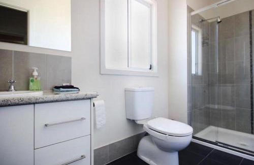 North Beach House | Agape Holiday Home with Pool table ,NBN Internet