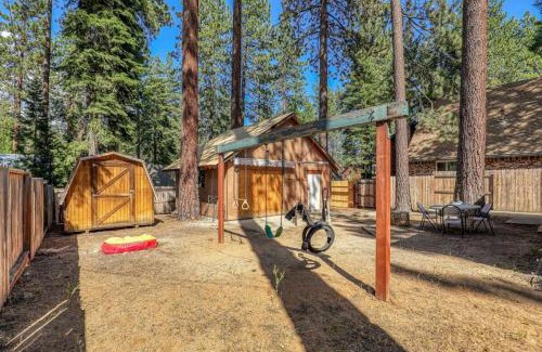 Tahoe Vista House | Agate Bay 3BDR, Walking Distance to the Beach!