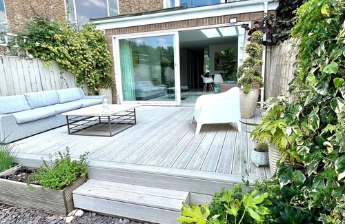 Trumpington House | Agate House n4-bedroom house in enchanting Trumpington with WiFi