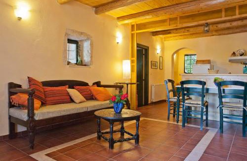 Kastellos House | Agathes Traditional Houses