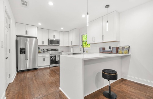Church Street House | Age 25+ 2 Bedroom House Minutes to Mercedes Benz Stadium, Hartsfield-Jackson