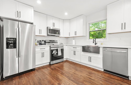 Church Street House | Age 25+ 2 Bedroom House Minutes to Mercedes Benz Stadium, Hartsfield-Jackson