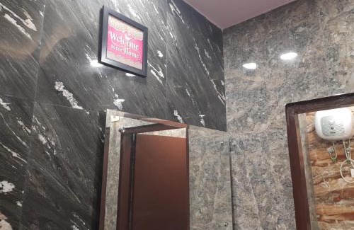 Lajpat Nagar Apartment | Aggarwal independent studio apartments with private washroom and private kitchen with all utensils, fridge, wifi with smart tv, work desk, fully ac as like your own sweet home