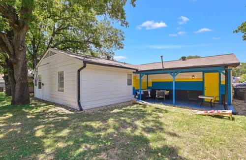 Southwood Valley House | Aggie House ~ The Perfect convenient family getaway!