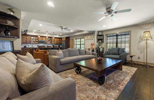 College Park Apartment | Aggieland Apartment Suite
