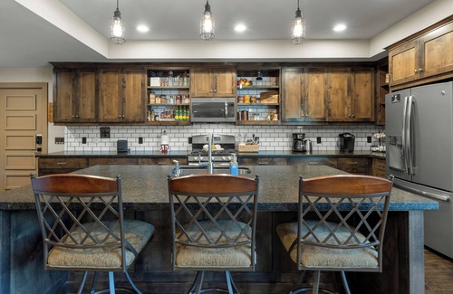 College Park Apartment | Aggieland Apartment Suite