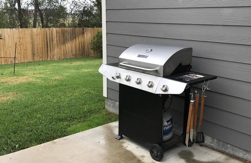 Wellborn House | Aggieland Getaway! Perfect for weekend or short term rentals