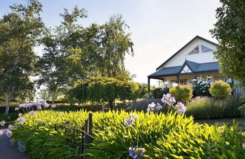 Daylesford House | Aggies Way - dog friendly with panoramic views