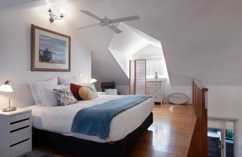 Daylesford House | Aggies Way - dog friendly with panoramic views