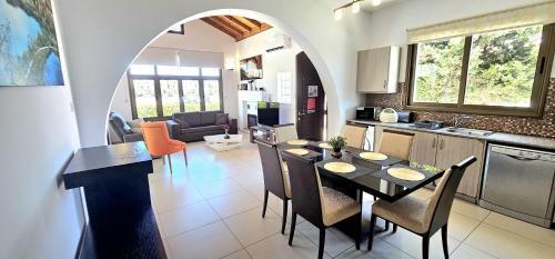 Ayia Thekla House | Agia Thekla bungalow with pool