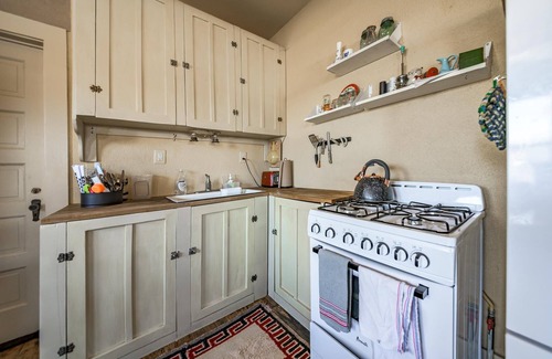 Southside House | Agnes' House: Historic Downtown Cottage