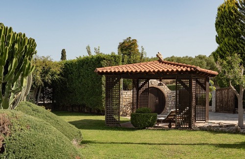Pigi Villa | Agnes Villa, Unrivalled Living with Private Pool & Walking distance to amenities