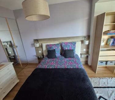 Chartres Apartment | Agréable Appartement avec Balcon