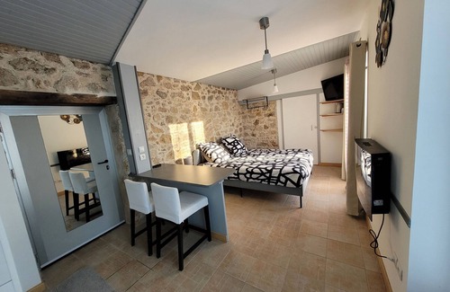 Le Poire-sur-Vie Bed & Breakfast | agréable chambre d'hôtes au calme avec vue sur le jardin
