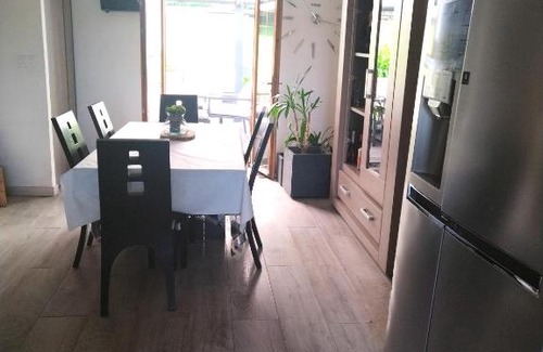 Le Mesnil-Theribus House | Agréable chambre double avec salle d'eau privative